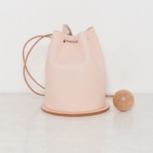 Bucket bag leather